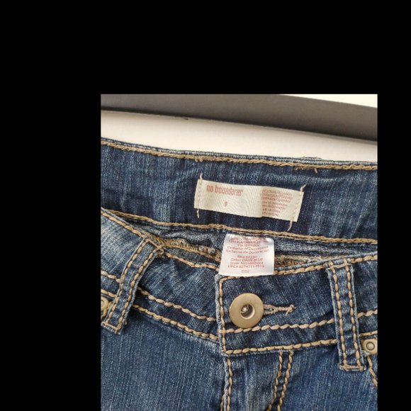 No Boundaries Jean Capri's Size 9 - Picture 2 of 3